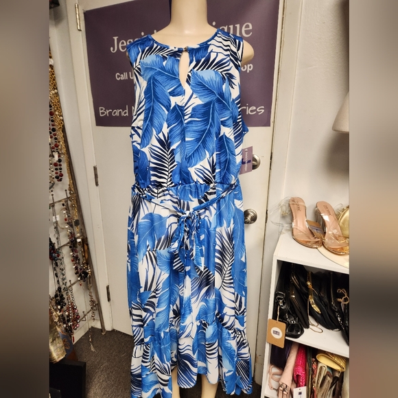 Dress - Picture 2 of 5